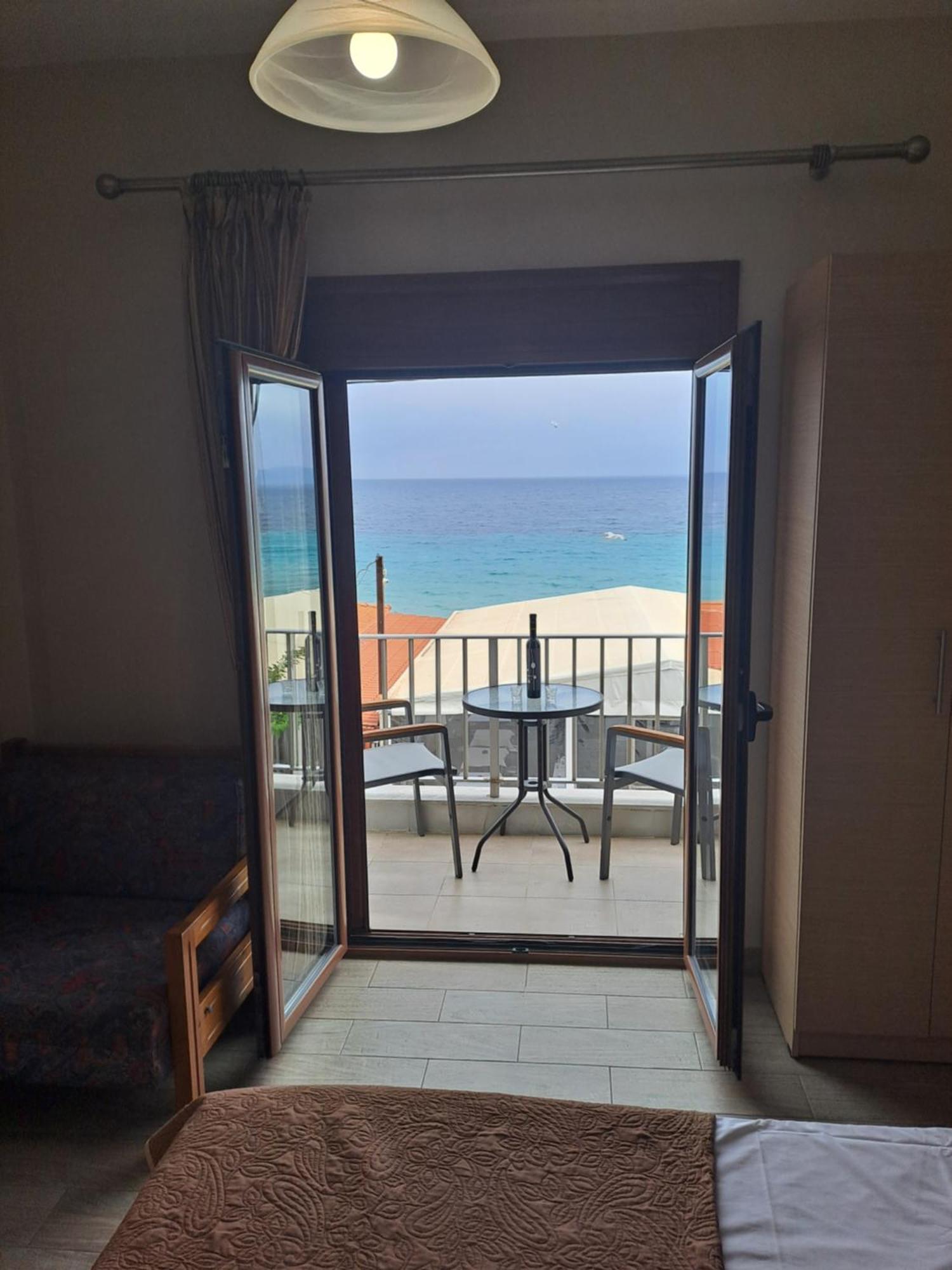 Diolkos Apartement Nea Roda Bilik gambar