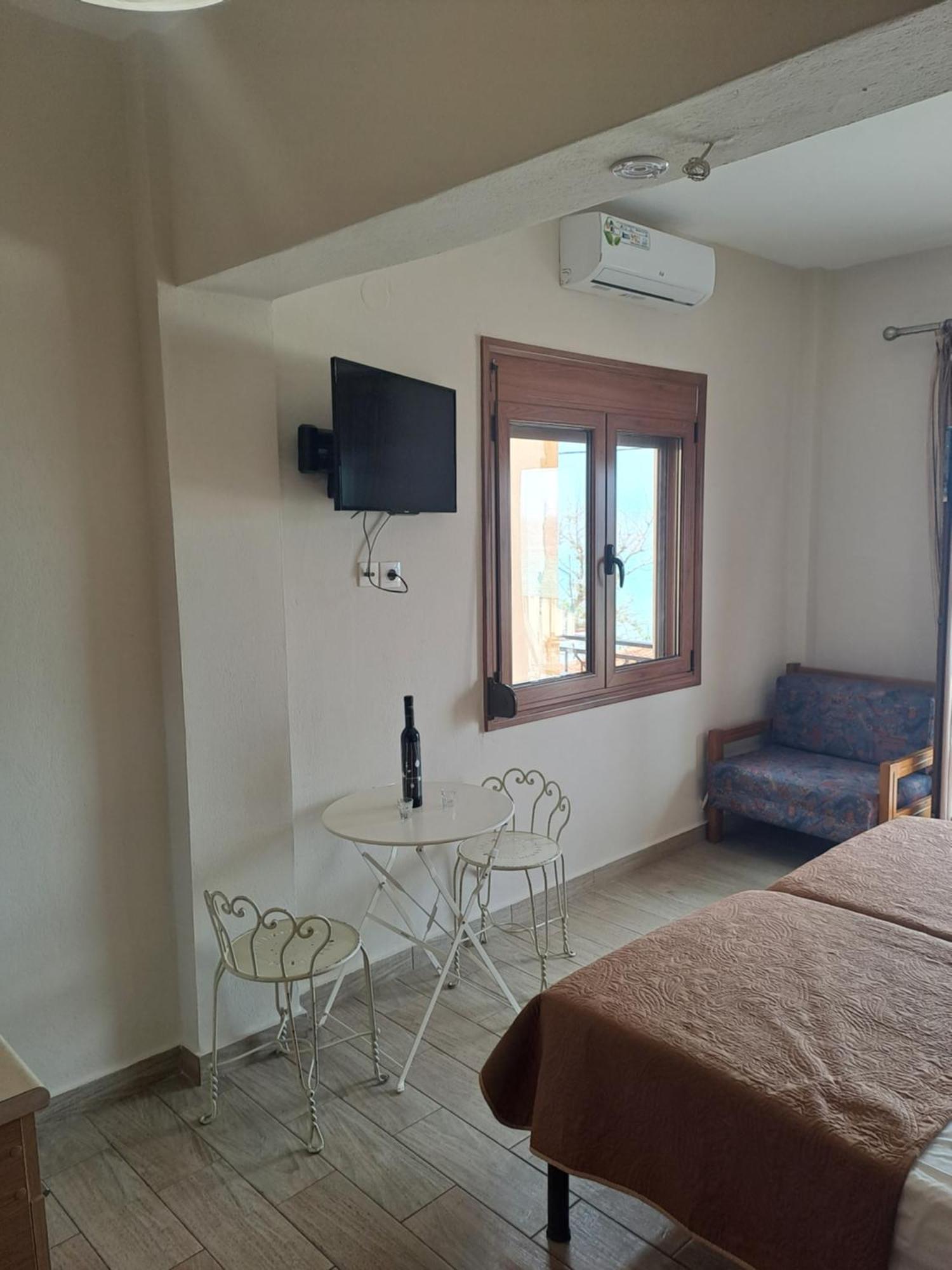 Diolkos Apartement Nea Roda Bilik gambar