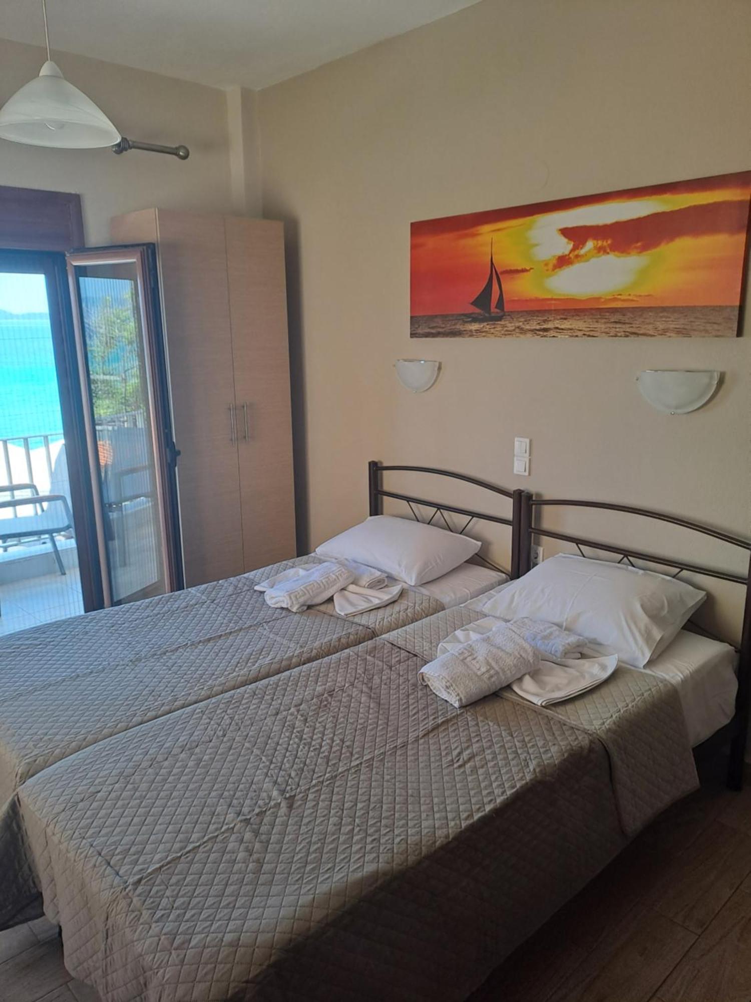 Diolkos Apartement Nea Roda Bilik gambar