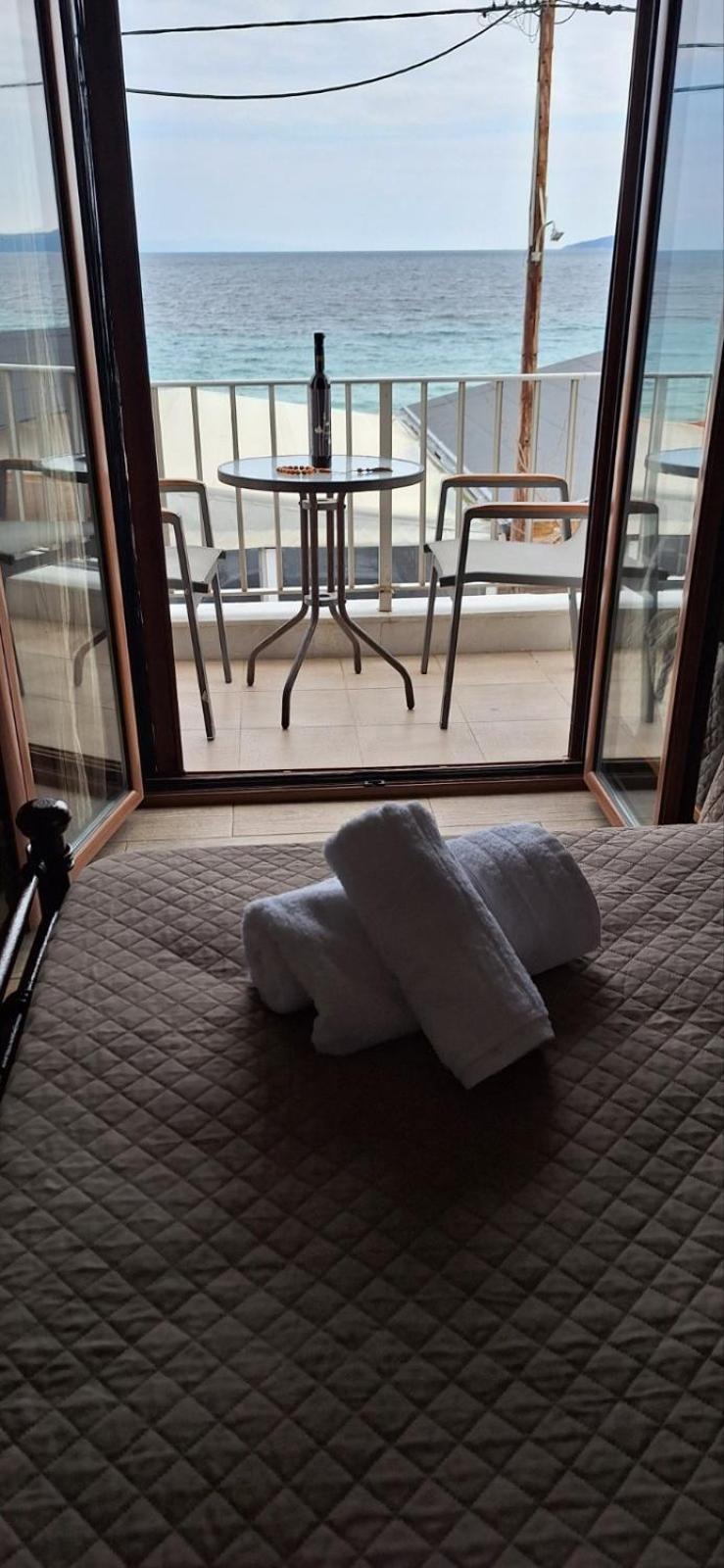 Diolkos Apartement Nea Roda Bilik gambar
