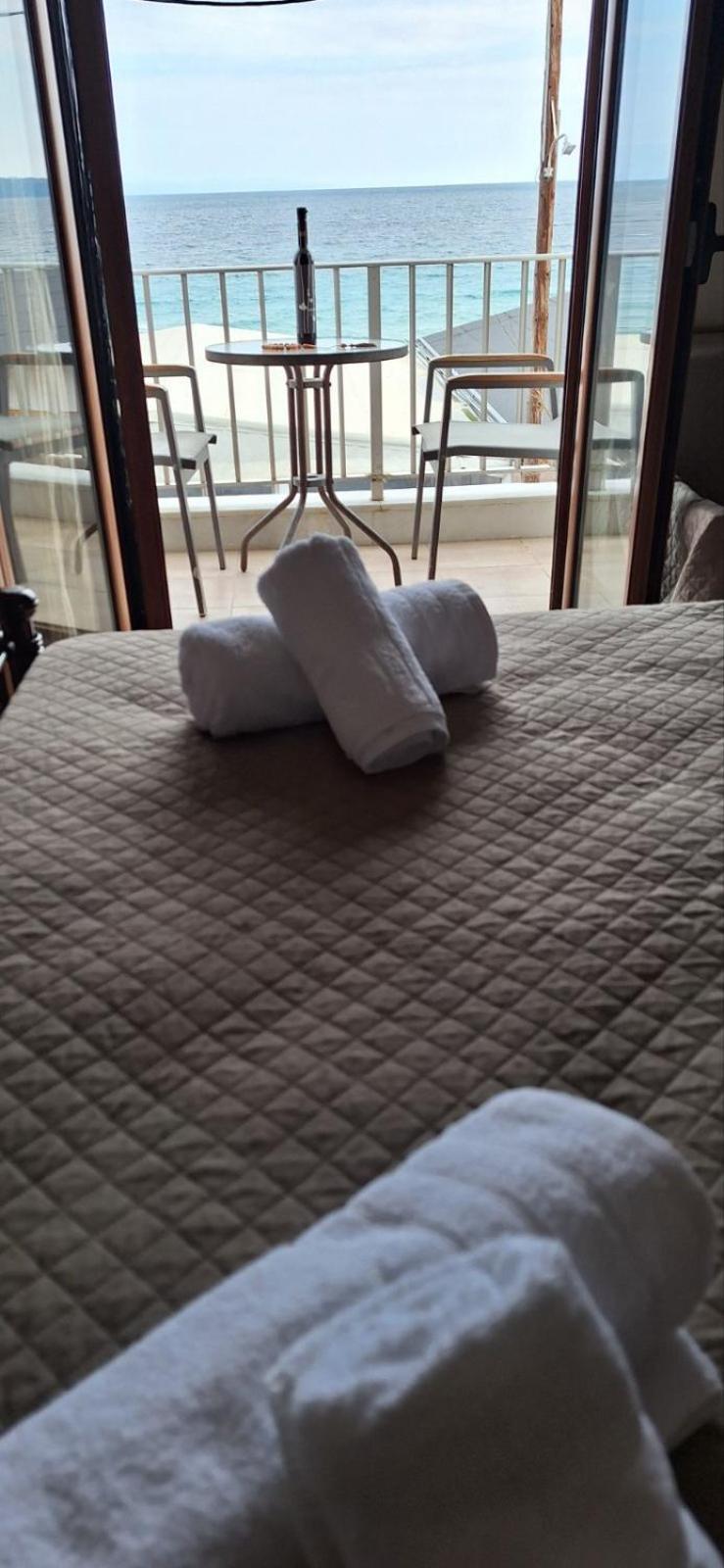 Diolkos Apartement Nea Roda Bilik gambar