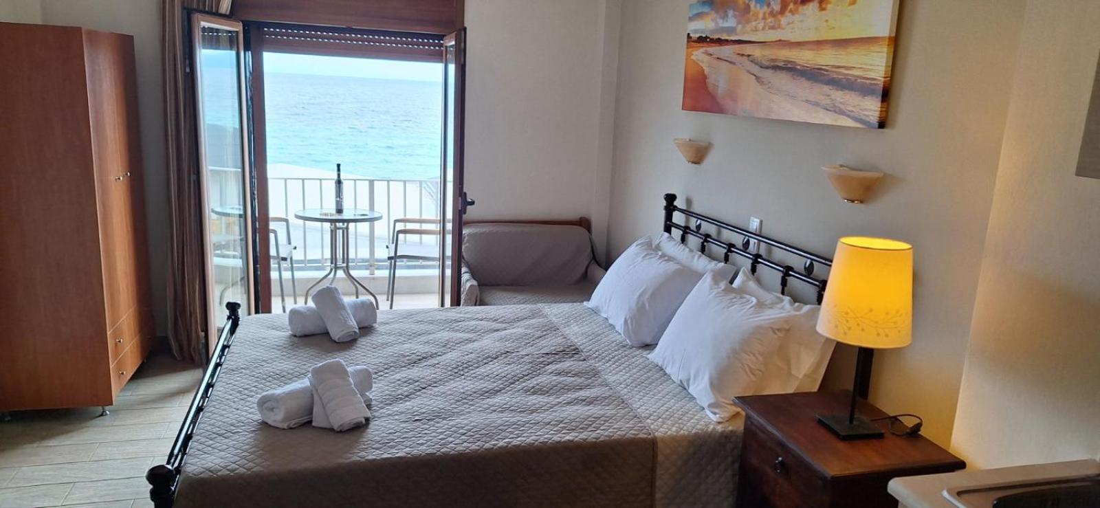 Diolkos Apartement Nea Roda Bilik gambar