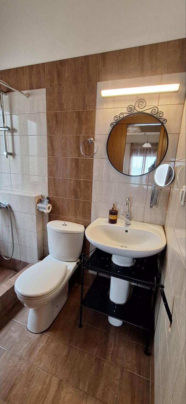 Diolkos Apartement Nea Roda Bilik gambar